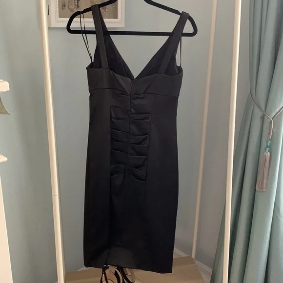Cache size 8 black satin dress - Picture 3 of 6